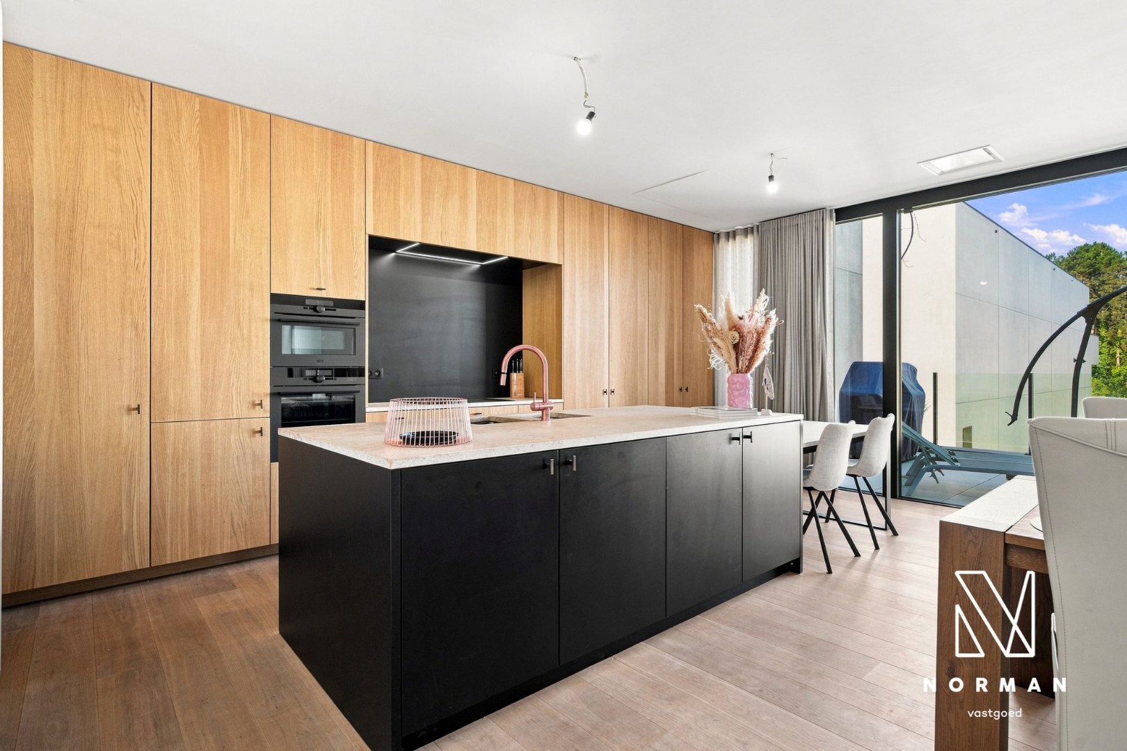 Bedrijfswoning op 1186 m² met luxueuze woonst. - foto 4