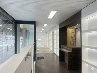 Dit commercieel gelijkvloers van ca. 101m² bevindt zich op een uitstekende locatie in Lendelede. De opvallende 10 meter brede etalage zorgt voor...