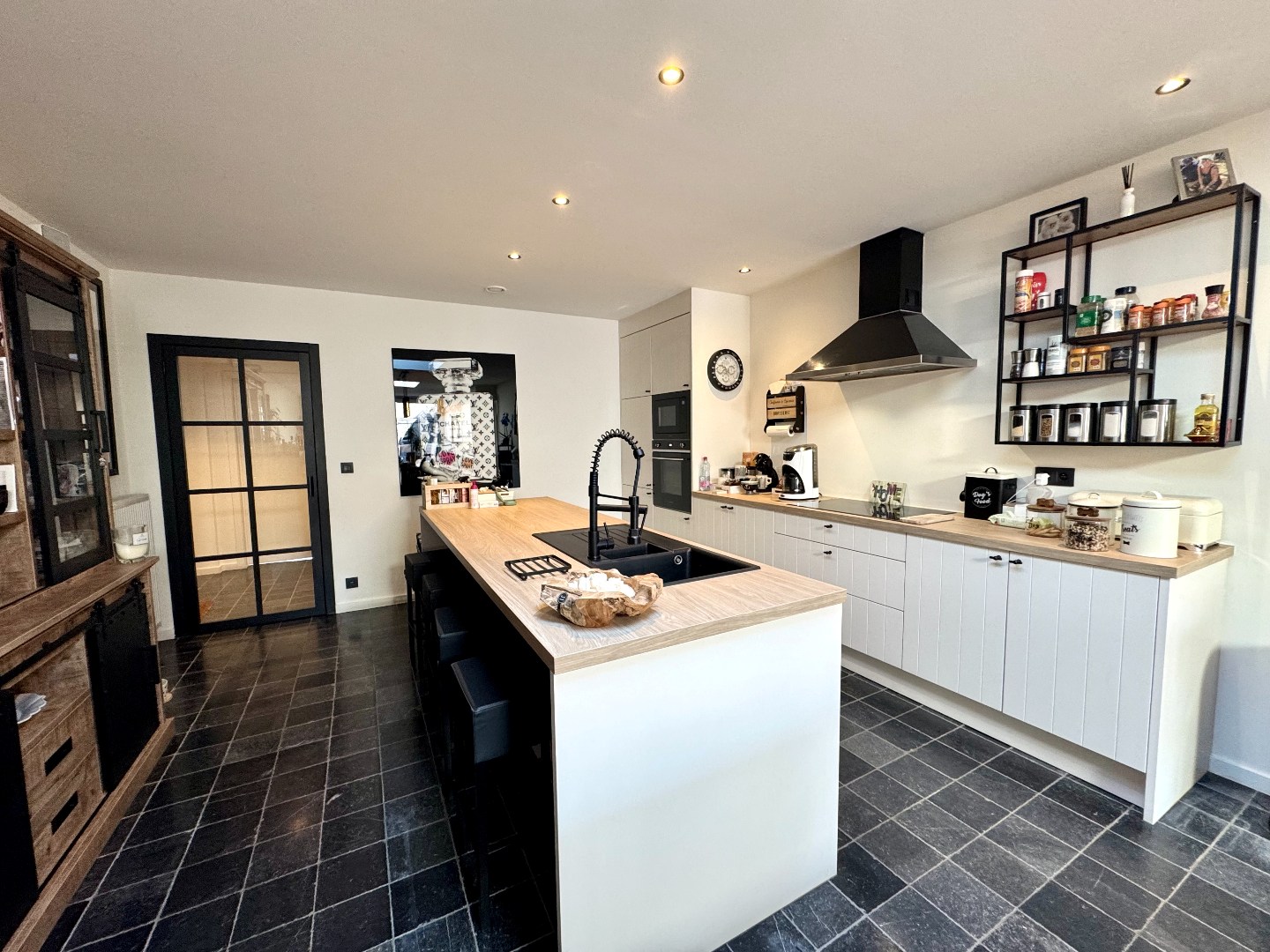 Centrum Ieper – Recente instapklare gezinswoning met energieprestatie label A - foto 3