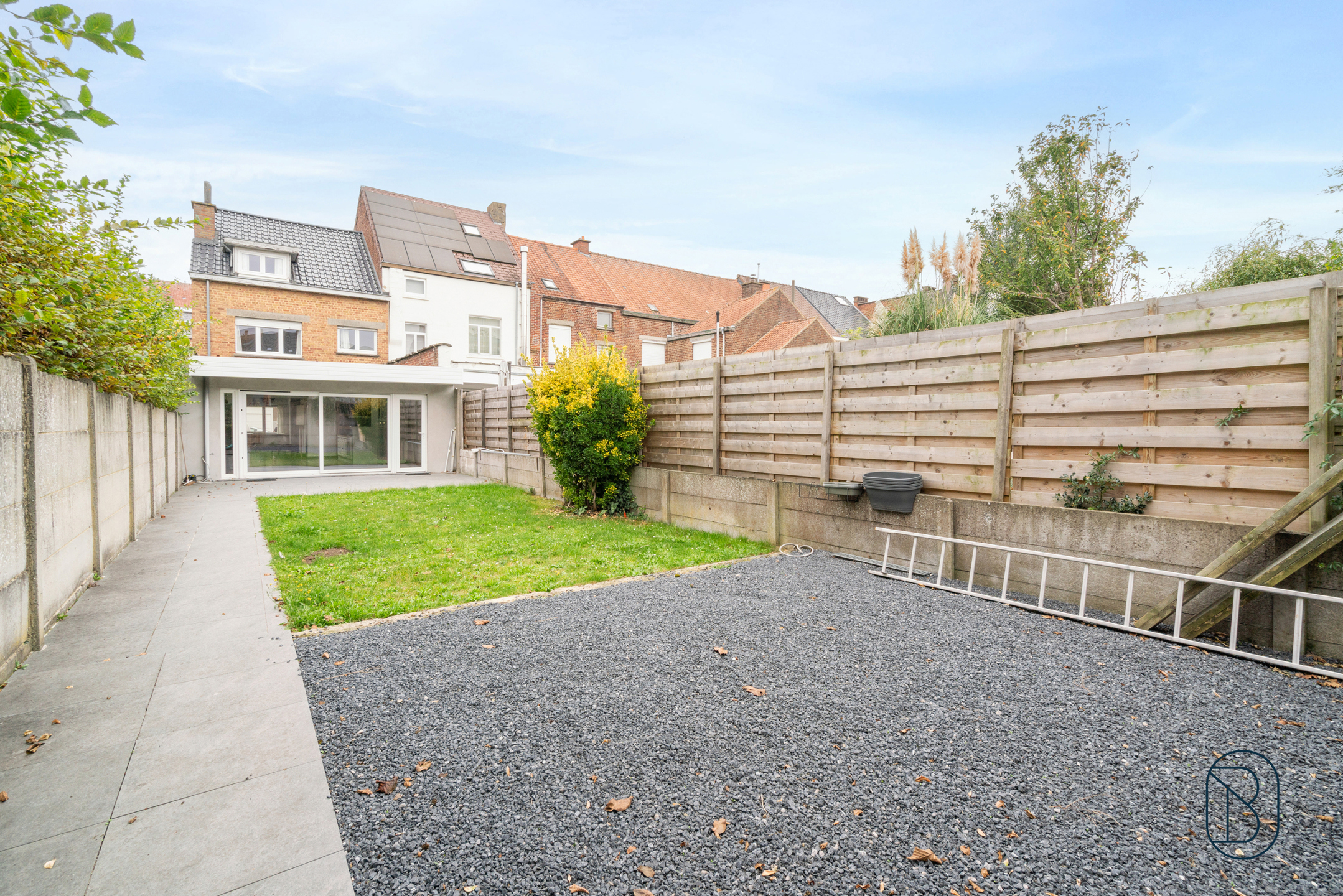 Instapklare gezinswoning met 5 slk, 2 bdk en tuin. - foto 4