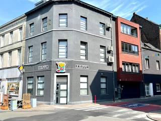 Topgelegen, aan het STATION, goed verhuurde OPBRENGSTEIGENDOM bestaande uit een handelsgelijkvloers, 5 appartementen, dakappartement en een...