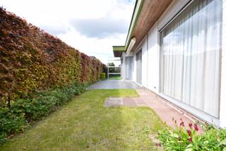 LODEWIJK VAN VELTHEMSTRAAT 88800 ROESELAREIn een rustige en gegeerde woonomgeving bevindt zich deze charmante, klassieke bungalow met een aangename...