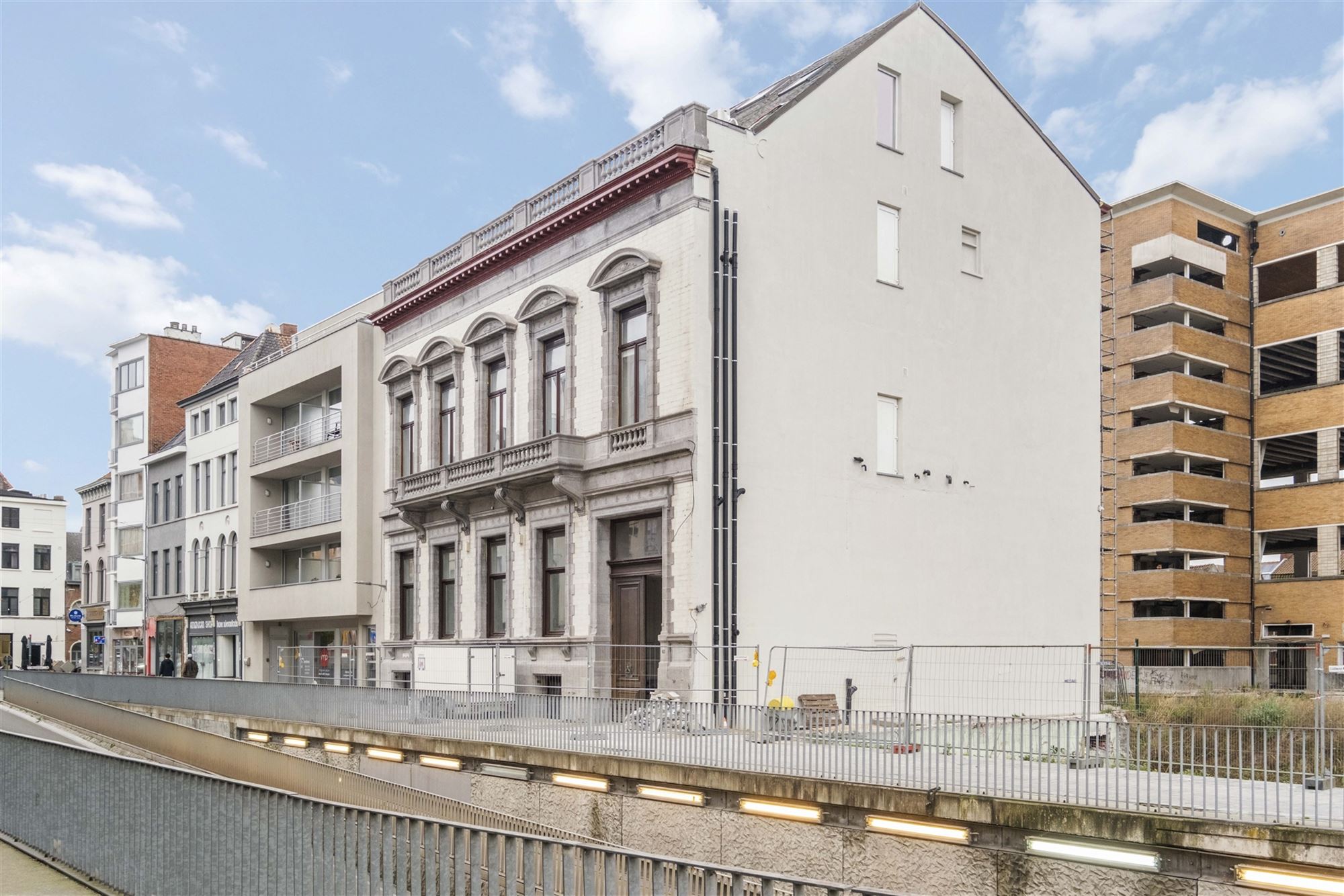 Kantoorruimte in prachtig gebouw centrum Kortrijk - foto 2