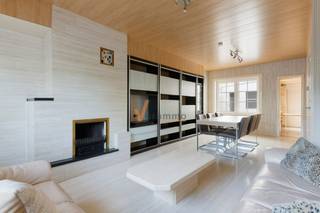 Charmante rijwoning in het centrum van Schoten, op wandelafstand van winkels, openbaar vervoer en scholen.De woning beschikt op het gelijkvloers over...