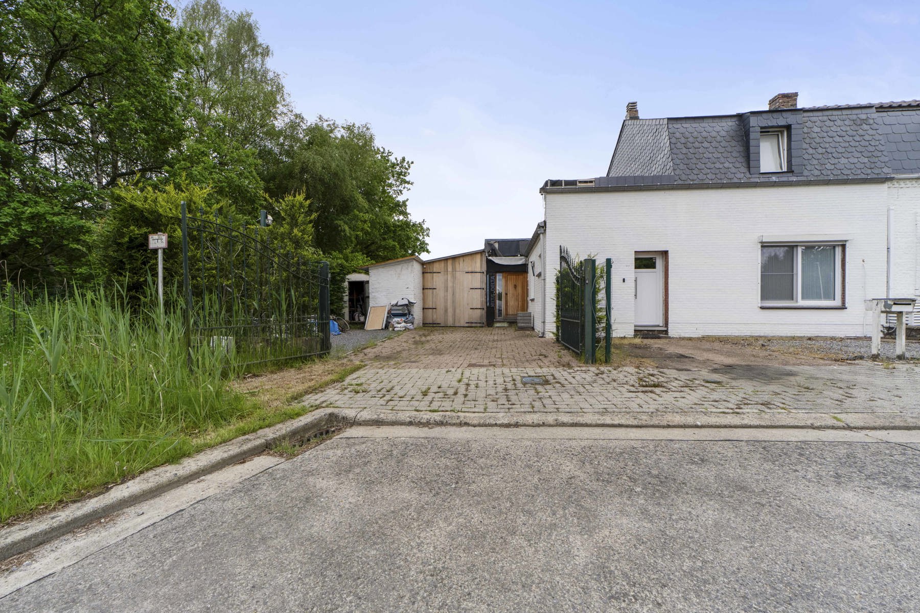 Stijlvolle, instapklare woning met moderne afwerking en gezellige tuin in Genk - foto 2