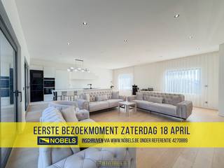 <span><span><strong>1ste bezoekdag zaterdag 18 april! Inschrijven kan via www.nobels.be onder referentienummer 4270889.</strong></span></span><br /><br />VOLLEDIG GERENOVEERDE GEZINSWONING met 5 SLAAPKAMERS en een BEWOONBARE OPPERVLAKTE van ca. 219 m², gelegen op een UITERST CENTRALE LOCATIE te Oosterzele. Deze woning combineert HEDENDAAGS WOONCOMFORT met een ENERGIEZUINIG KARAKTER (EPC-label B) en vormt zo een TOEKOMSTGERICHTE WOONST voor GROTERE GEZINNEN of wie op zoek is naar RUIMTE voor HOBBY/WERK. Dankzij de VLOERVERWARMING, DRIEDUBBELE BEGLAZING en de KWALITATIEVE AFWERKING geniet u van ZORGELOOS WONEN. De ligging NABIJ E40 zorgt bovendien voor een UITSTEKENDE BEREIKBAARHEID richting Gent en omliggende steden.<br />De indeling gaat als volgt: via de inkomhal met gastentoilet betreedt u de ruime open leefruimte met volledig ingerichte keuken. Op het gelijkvloers bevindt zich daarnaast een praktische bureauruimte of gelijkvloerse slaapkamer en een modern ingerichte badkamer. Op de 1ste verdieping geeft de nachthal met vide toegang tot 5 slaapkamers, een 2de ingerichte badkamer en een apart toilet.<br />Buitenshuis beschikt de woning over een onderhoudsvriendelijke tuin, een oprit en een aparte garage, wat zorgt voor extra comfort en parkeermogelijkheden.<br /><br />Adres: Wetterse Steenweg 45 te Oosterzele<br /><br />EPC: 127 kWh/m², G-score: A – P-score A, Geen renovatieverplichting van toepassing