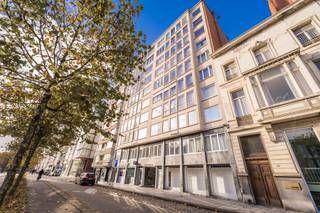 Geef jouw zaak een sterk fundament... met 10 meter vitrine aan je voeten! Welkom op het gelijkvloers van jouw toekomst. Met een gevelbreedte van...