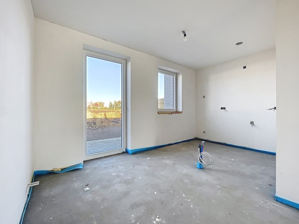 Ruim 2-slaapkamer appartement op het gelijkvloers met terras en tuintje - foto 3