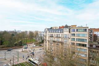 Ontdek deze exclusieve penthouse op de Belgiëlei, waar luxe en comfort naadloos samenkomen met een vleugje Italiaans design. Recent totaal...
