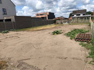 Ontdek deze veelbelovende bouwgrond van 495m², perfect gelegen in een aangename en rustige en kindvriendelijke buurt aan doodlopende straat...