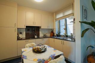 Ontdek dit moderne en energiezuinige appartement, gebouwd in 2017, gelegen op een toplocatie met een adembenemend uitzicht op het Buggenhoutbos...