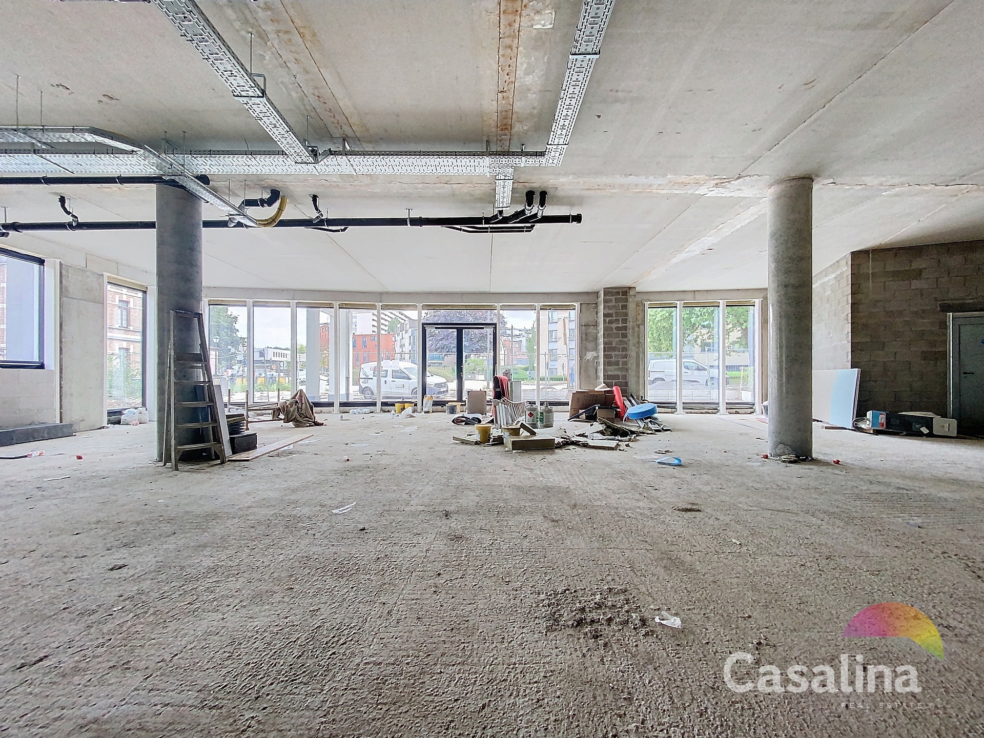 Handelsgelijkvloers te huur in een nieuwbouwproject - foto 4