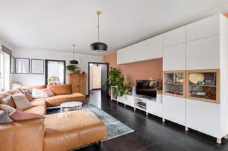 Recente, perfect instapklare gezinswoning met verrassend ruime bewoonbare oppervlakte, 4 slaapkamers en ruime tuin, gelegen in het landelijke...