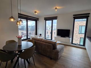 ENERGIEZUINIG, LUMINEUS, SMAAKVOL EN KWALITATIEF NIEUWBOUW-APPARTEMENT MET 1 SLAAPKAMER, TERRAS, ONDERGRONDSE AUTOSTAANPLAATS EN...