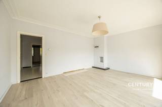 <p><span>Located at Alfons De Cockplein 7, this pleasant 86 m² apartment offers spacious living areas, excellent natural light and a very good overall condition. Upon entering, you will find a large entrance hall of approximately 10 m², providing a comfortable welcome and plenty of practical space.</span></p>
<p><span>The apartment features two spacious bedrooms of 13 m² each, offering enough room for a comfortable master bedroom, children's room or even a home office, depending on your needs.</span></p>
<p><span>The particularly spacious living room is the heart of the apartment. Thanks to the large windows, the room benefits from an abundance of natural light throughout the day and provides a pleasant sense of space. The living area also opens onto a lovely terrace with a beautiful view, perfect for enjoying your morning coffee, relaxing after a long day or simply making the most of sunny days.</span></p>
<p><span>The apartment also includes a functional shower room and a separate toilet, providing additional comfort and practicality for everyday living.</span></p>
<p><span>The property is in very good overall condition and has an EPC rating of B, ensuring good energy performance. Another significant advantage is the absence of common building charges, helping to keep monthly expenses low and providing an attractive benefit for the future owner.</span></p>
<p><span>With its 86 m² of living space, two 13 m² bedrooms, spacious 10 m² entrance hall, large and bright living room, generous windows, lovely terrace with a beautiful view, EPC rating B and no common charges, this apartment represents an excellent opportunity for a first-time buyer, a family or an investor.</span></p>
<p><span>For more information or to arrange a viewing, please do not hesitate to contact us.</span></p>
<p><span>Century 21 Home Sweet Home</span></p>