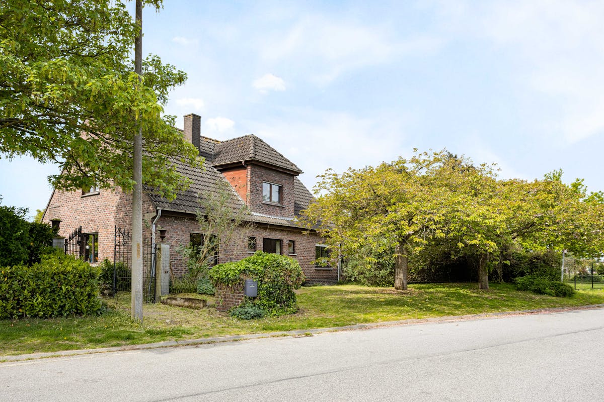 Rustig gelegen vrijstaande villa met zuidgerichte tuin - foto 1