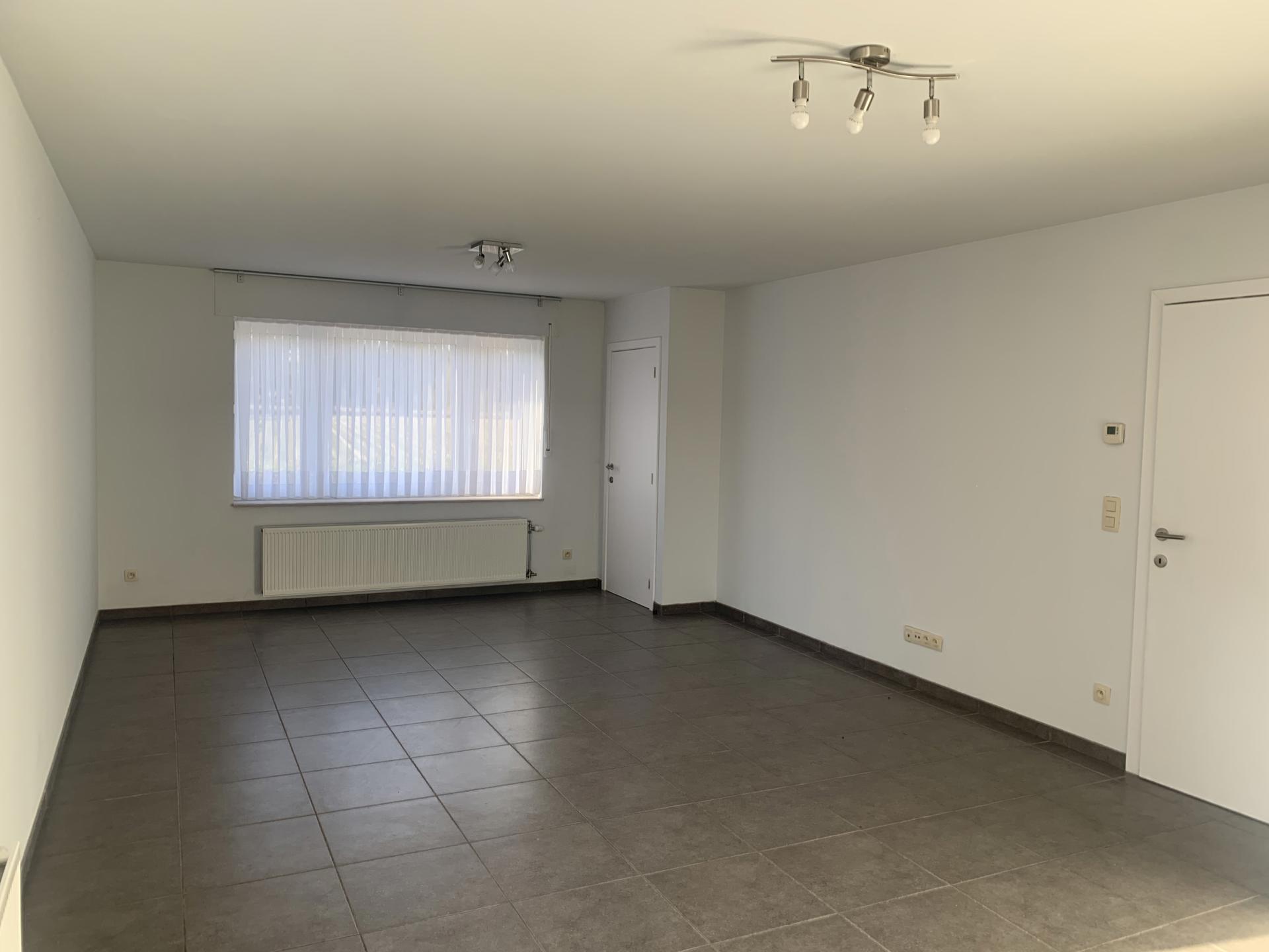 OPGEFRISTE HALFOPEN BEBOUWING IN EEN ZEER RUSTIGE STRAAT - foto 4