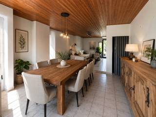 Centraal gelegen te moderniseren huisje met 2 slaapkamers , overdekt terrasje en klein ateliertje.<br />Via A. I. hebben we alvast wat verbouwings/inrichtings- ideetjes laten maken om te tonen wat mogelijk is...