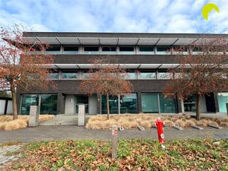 Op de doorgangsweg Boechout/Lier vinden we dit aangenaam 2-slaapkamer appartement in een recent gebouw zonder lift.Het betreft een zeer verzorgd...