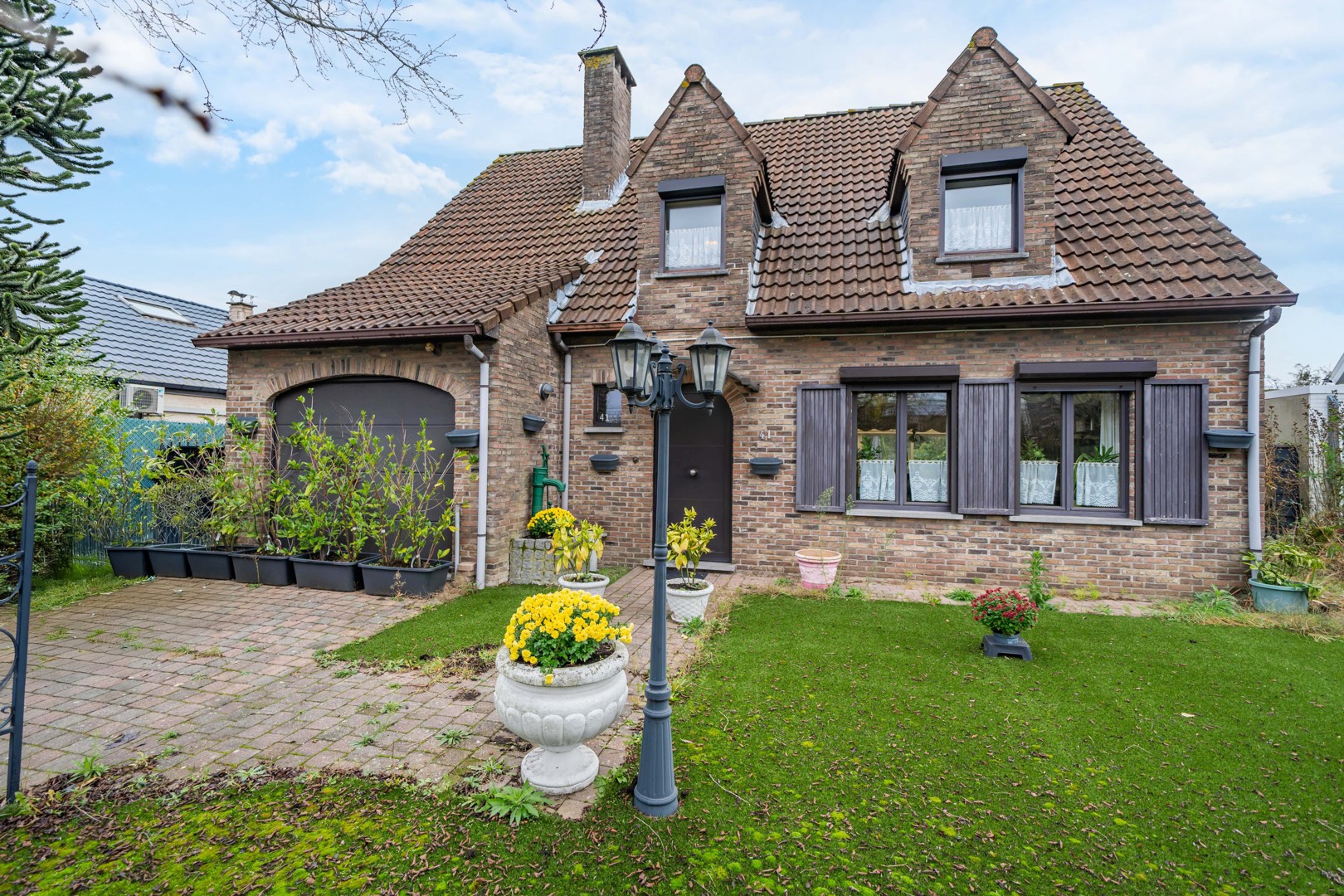 Landelijke villa met uitzonderlijk potentieel in de Elzenstraat te Hove - foto 1