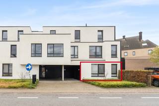 Te koop: instapklaar gelijkvloers appartement in het centrum van Lebbeke, op wandelafstand van scholen, openbaar vervoer en het treinstation.Dit...