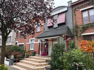 Deze locatie is uiterst gunstig door de nabijheid van het Jan Palfijn, WZC Melgeshof en de Brem.Openbaar vervoer - scholen en winkels zijn in...