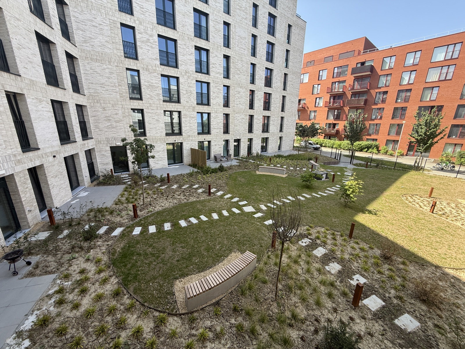 Praktisch ingericht 2 slaapkamer appartement met terras - foto 2