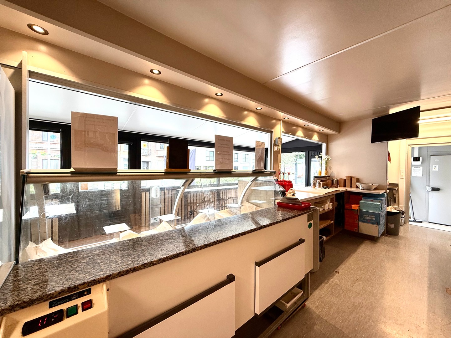 Te Koop: Frituur op Toplocatie in Kortrijk - photo 1