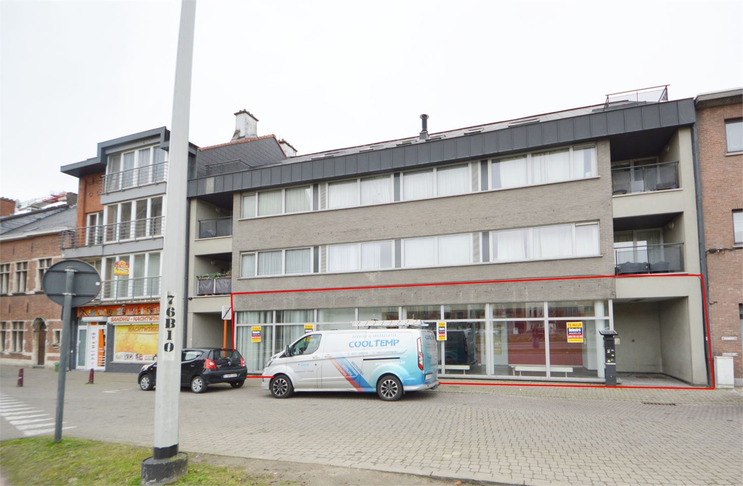 MODERN COMMERCIEEL GELIJKVLOERS 400 M2 OPTIONELE PARKING - foto 1