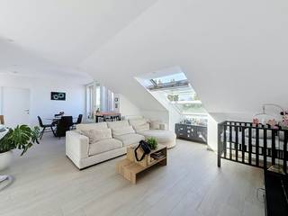Idéalement situé à Wevelgem, nous vous proposons cet appartement de deux chambres avec une agréable terrasse et une place de parking. L'appartement est bien relié à la R8, à proximité de l'aéroport et du centre de Wevelgem. <br /><br />Disposition :<br />2° :<br />- salon lumineux <br />- cuisine ouverte avec four combiné, réfrigérateur, lave-vaisselle et double évier.<br />- chambre spacieuse <br />- 2ème pièce pouvant également servir de bureau ou de dressing<br />- salle de bain avec douche<br />- débarras avec raccordement pour machine à laver<br />- terrasse ensoleillée<br /><br />Dans l'ensemble : <br />- frais communs : 50,00 €/mois<br />- garage box en option à louer à 80,00 €/mois<br /><br />Avantages :<br />- très bien situé<br />- vitrages insonorisés<br />- bel appartement sur le toit<br />- très lumineux<br />- terrasse avec vue dégagée<br /><br />Intéressé ? Demandez une visite rapide via le site www.dewaele.com !