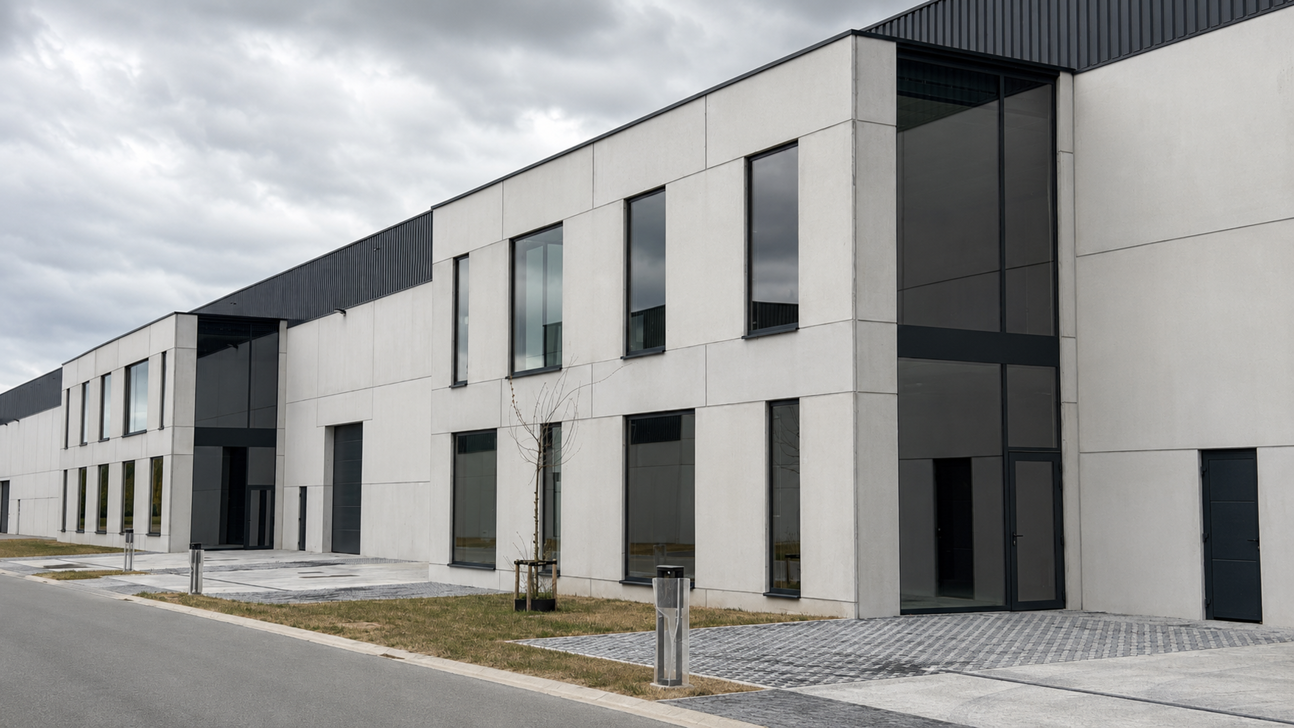 Werkunit nabij op- en afrit van de E40 met een opp van 778m2 - foto 1