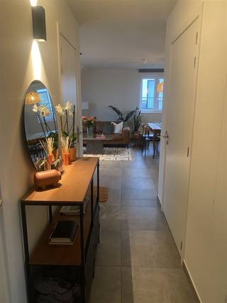 RUIME, RECENTE, KWALITATIEVE EN ENERGIEZUINIGE PENTHOUSE 107M² MET 2 SLAAPKAMERS, GROOT TERRAS 62M², BINNEN-AUTOSTAANPLAATS EN KELDER2de verdieping...