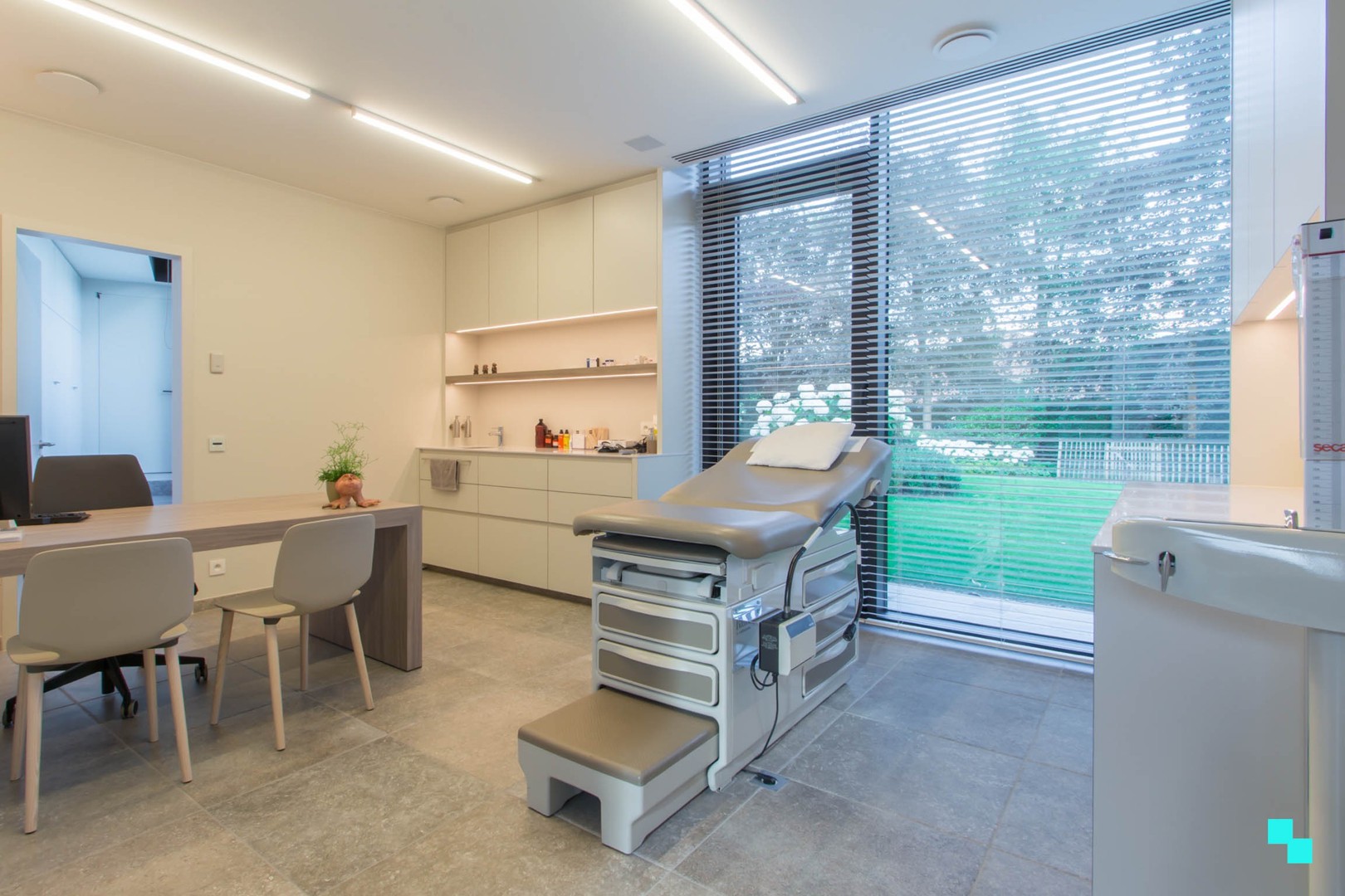 Moderne praktijkruimte met twee private parkeerplaatsen - foto 5