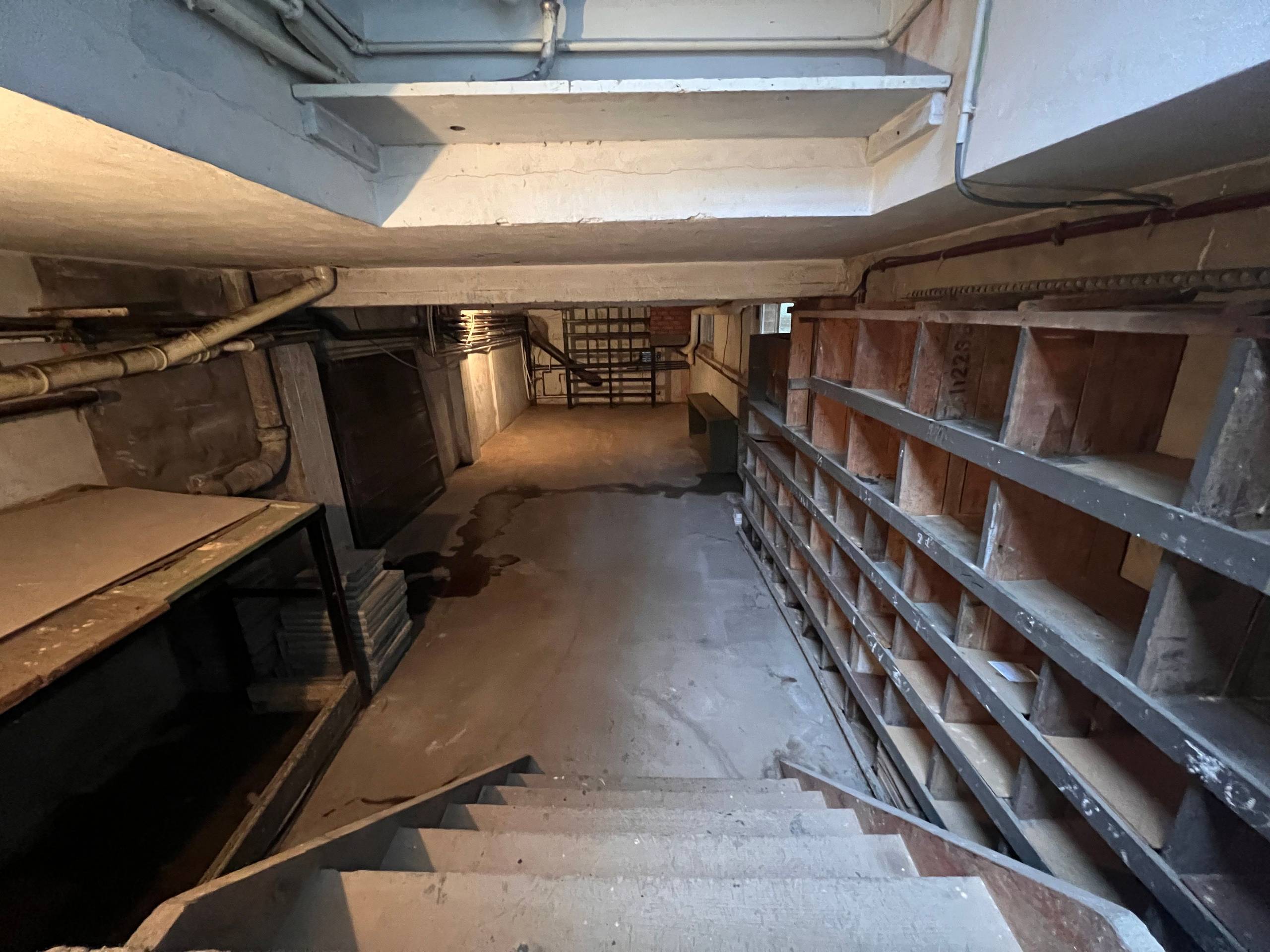 Extra ruime garage + opslagruimte met kelderruimte op gunstige ligging te Blankenberge - foto 4