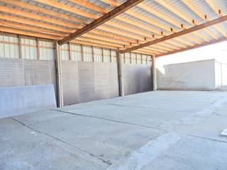 Op een boogscheut van het centrum te Tielt kunt u deze 2 ruime en open staanplaatsen terugvinden voor het plaatsen van een mobilhome, remorque...