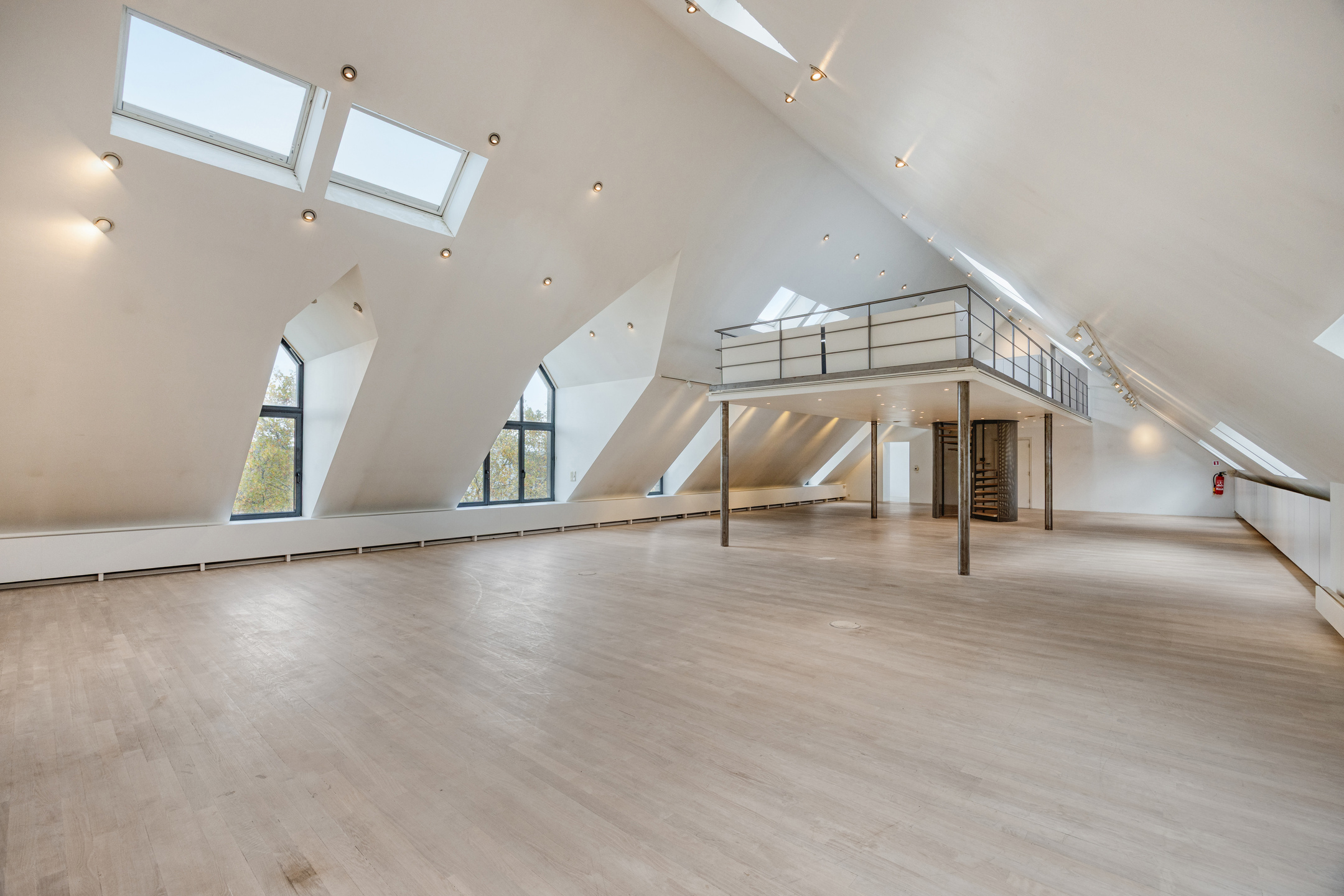 Unieke loft met erfgoedcharme aan het Zuidpark. - foto 4