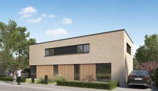 Wonen in een rustige buurt, omringd door groen én met alles binnen handbereik? In Ooigem, deelgemeente van Wielsbeke, realiseren we moderne en energiezuinige woningen in een aangename woonomgeving. Je woont er op wandelafstand van winkels, scholen en openbaar vervoer, met bovendien een vlotte verbinding naar de belangrijkste invalswegen. De ligging in de Leievallei nodigt uit tot prachtige wandel- en fietstochten.
Elke woning biedt een lichtrijk en doordacht ingedeeld interieur met inkomhal en toilet, een ruime leefruimte met open keuken en tuinzicht, wasplaats, drie slaapkamers, badkamer, (technische) berging en een afzonderlijk toilet boven. Buiten geniet je van een gezellige tuin en praktische carport.
Dankzij de combinatie van warmtepomp, vloerverwarming en zonnepanelen woon je hier energiezuinig en comfortabel (E10) – met een lagere energiefactuur als extra voordeel.
Ontdek jouw nieuwe thuis in Ooigem. Neem contact met onze nieuwbouwadviseur voor meer info.