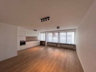 Dit gezellige appartement bevindt zich op de vierde verdieping van een kleinschalige residentie, op een uitstekende locatie in het centrum...