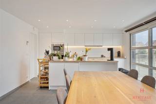 Appartement au 1er étage, lumineux, avec des finitions de qualité. Pour plus d'informations, contactez Els - 0496 10 65 76 Situé dans un petit...