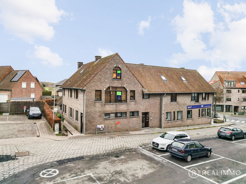 Ruime, lichtrijke woonst met 3 slaapkamers en garage - foto 2