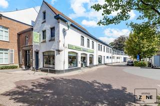 In het hart van Hamme, op een strategische locatie in het centrum van Hamme, bevindt zich dit commercieel pand met bovenliggend appartement,...