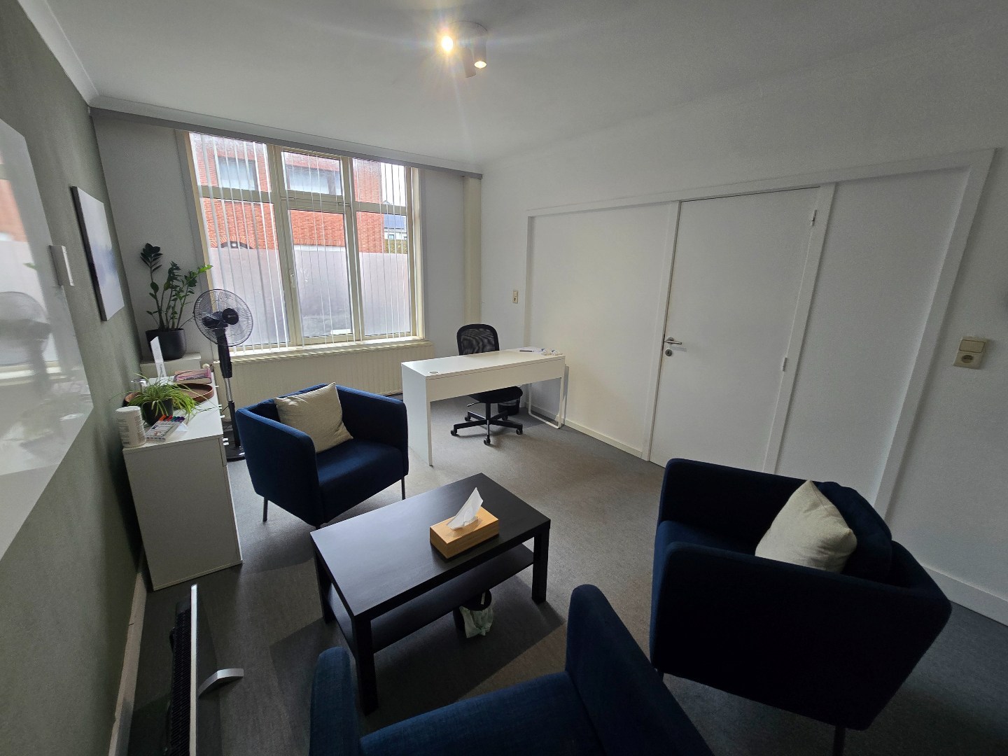 Gelijkvloerse kantoorruimte 108 m² met privé parkeerplaatsen - foto 5