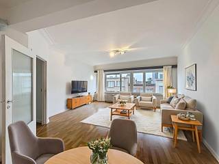 JETTE - Ideaal gelegen nabij het openbaar vervoer, winkels en alle voorzieningen, mooi, pas gerenoveerd appartement met één slaapkamer, bestaande...