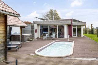 Dans l'ensemble :- maison bien entretenue avec un complexe de sauna entièrement équipé- une opération réussie avec un potentiel de...