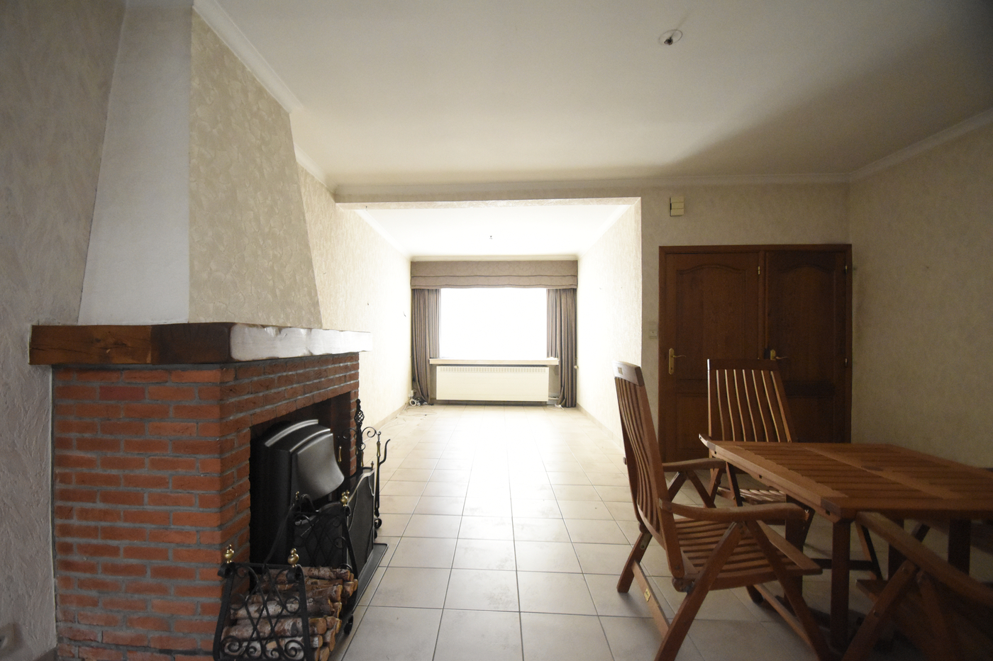 Op te frissen gezinswoning met 2 slaapkamers, ruime zolder en tuin - foto 3