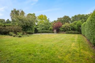 Sint-Martens-Leerne: Huis met 4 slaapkamers, 3 hangars en 2400m² grond te koop in het prachtige Sint-Martens-Leerne. Deze knappe woning met grote...