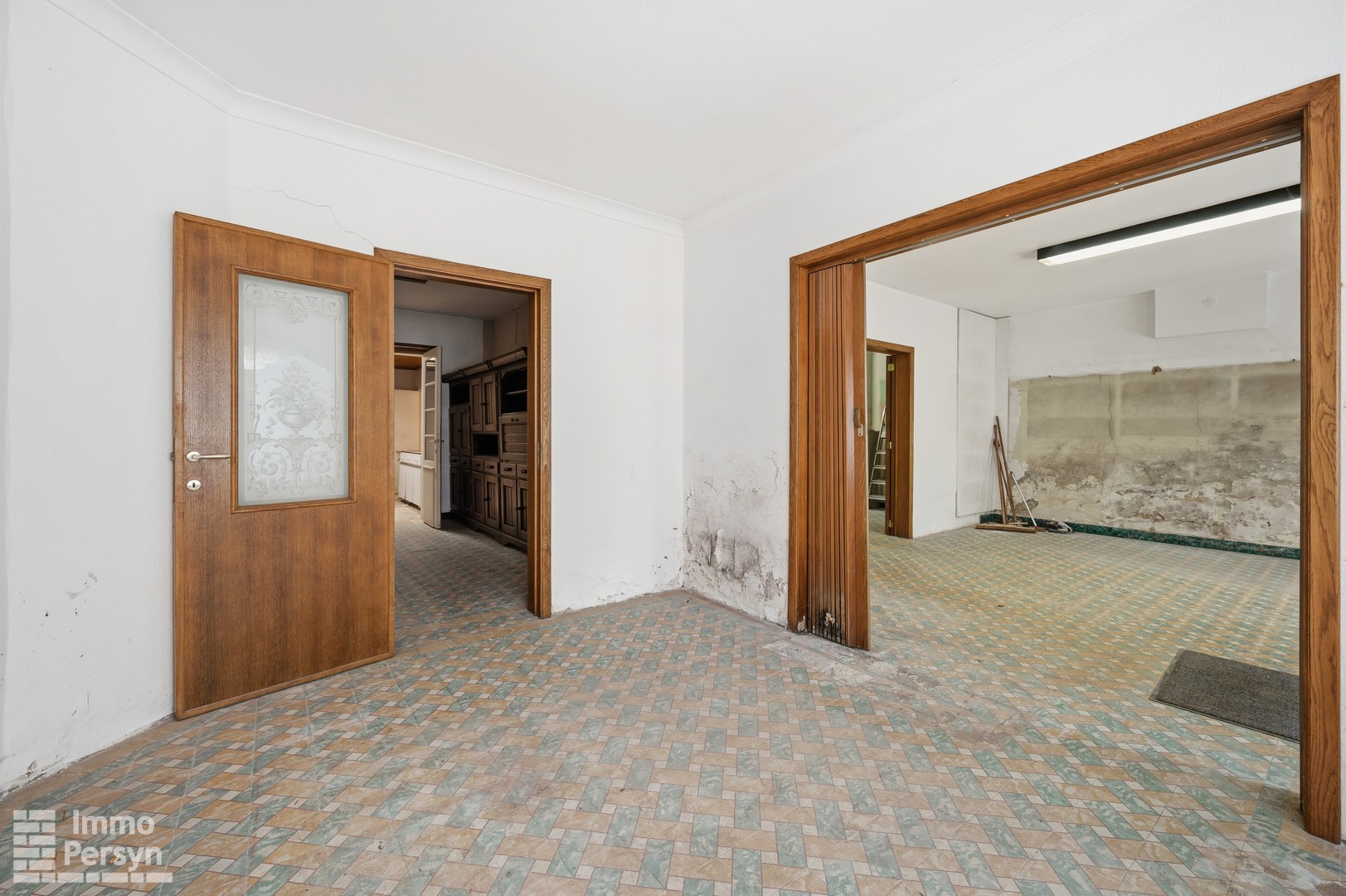 Te renoveren woning met zuidtuin en achteringang met garages - foto 5