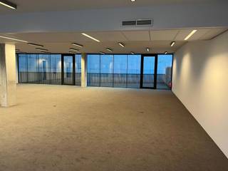 Kantoorgebouw Eternity House is gunstig gelegen aan de Bredastraat in Antwerpen, op de grens van het stadscentrum en het havengebied, in de...