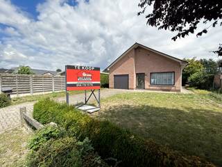 Gelegen in de Weverstraat in Eindhout vinden we deze te renoveren woning terug. Ondanks de rustige ligging en een aangename omgeving genieten we...