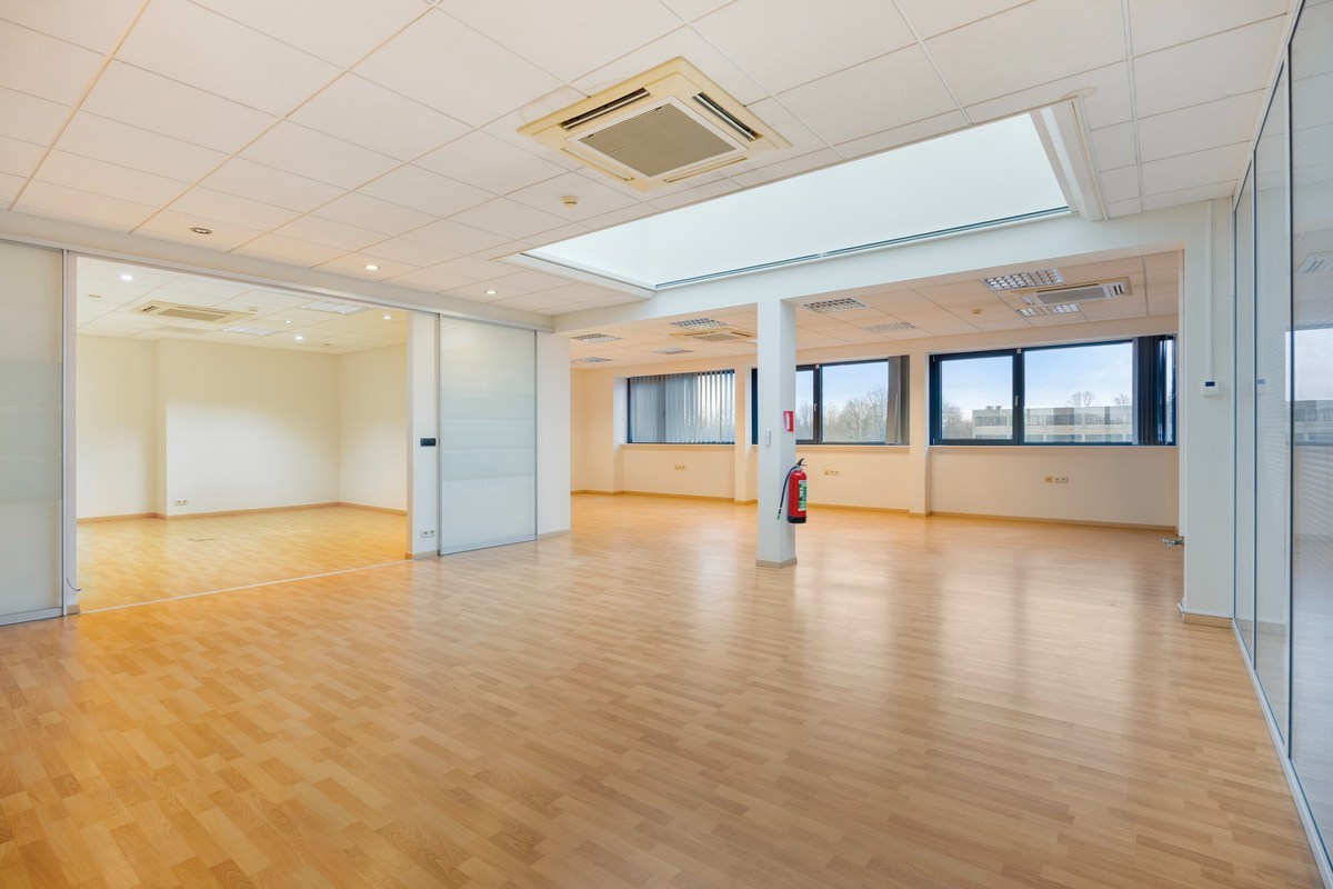 Kantoren te huur in het industriepark te Haasrode/Heverlee met parking - opp. 626 m² (totaal) - foto 1